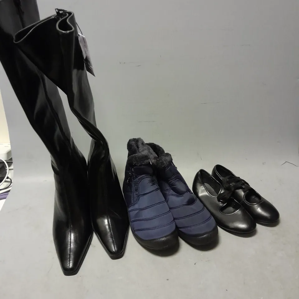 APPROXIMATELY 10 ASSORTED PAIRS OF SHOES AND FOOTWEAR ITEMS IN VARIOUS STYLES AND SIZES TO INCLUDE BOOTS, TAP SHOES, SHOW SHOE, ETC