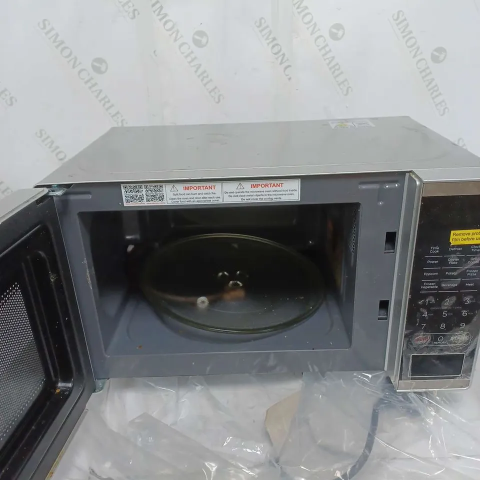 BOXED MORPHY RICHARDS 20L MICROWAVE WITH GRILL SILVER 