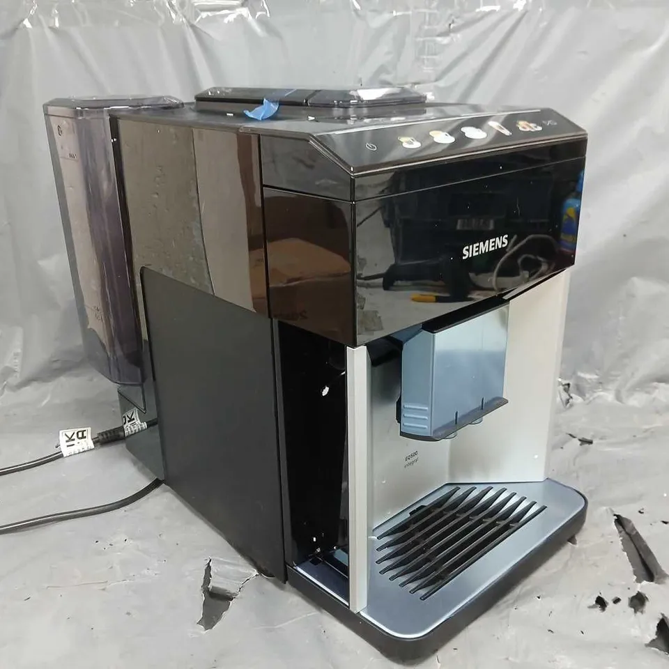 BOXED SIEMENS TQ513GB1 BEAN TO CUP FREESTANDING COFFEE MACHINE - COLLECTION ONLY