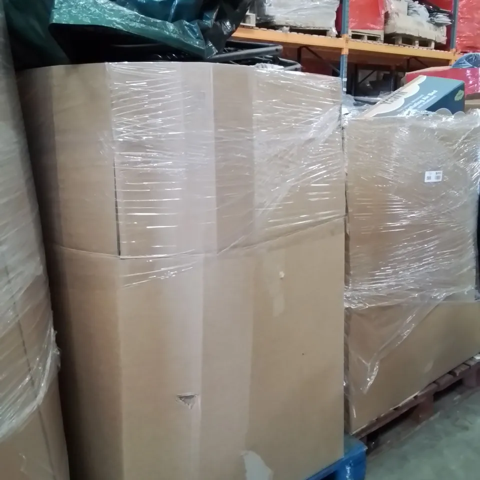PALLET OF ASSORTED HOUSEHOLD GOODS AND PRODUCTS TO INCLUDE;SUN LOUNGER,FLOWER BASKETS,DOG BED