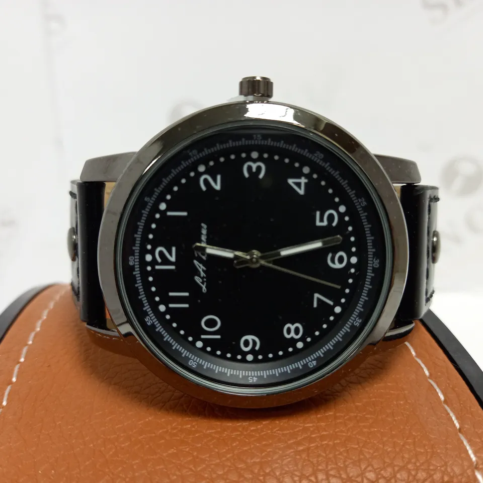 LA BANUS BLACK & WHITE DIAL LEATHER STRAP WRISTWATCH 