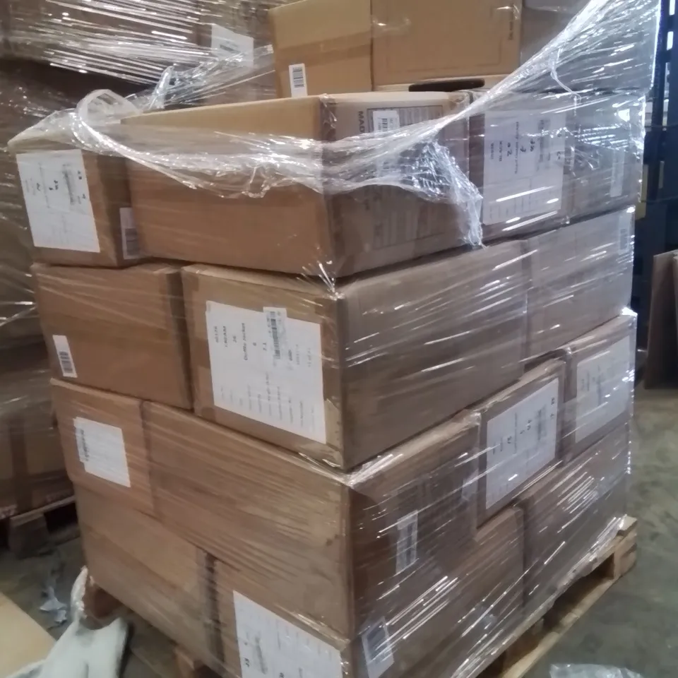 PALLET OF BRAND NEW WOMENS QUALITY DESIGNER CLOTHES APPROXIMATELY 100 TO INCLUDE;JD WILLIAMS DUFFLE JACKET,SIMPLY BE BORG JACKET,,SIMPLY BE BORG JACKET