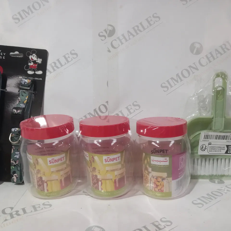 BOX OF APPROXIMATELY 15 ASSORTED HOUSEHOLD ITEMS TO INCLUDE SUNPET STORAGE CONTAINERS, DISNEY MICKEY MOUSE DOG LEAD & COLLAR, ETC