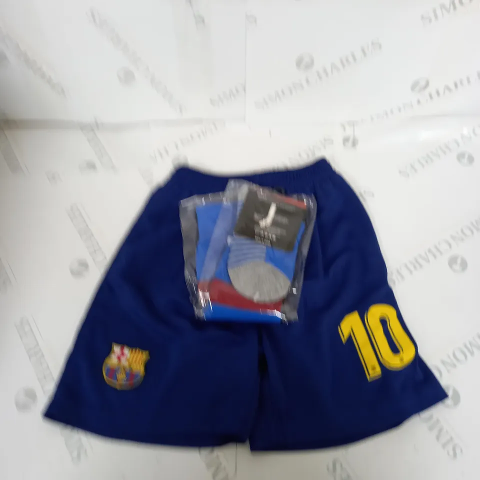 FC BARCELONA HOME KIT WITH MESSI 10 SIZE 24