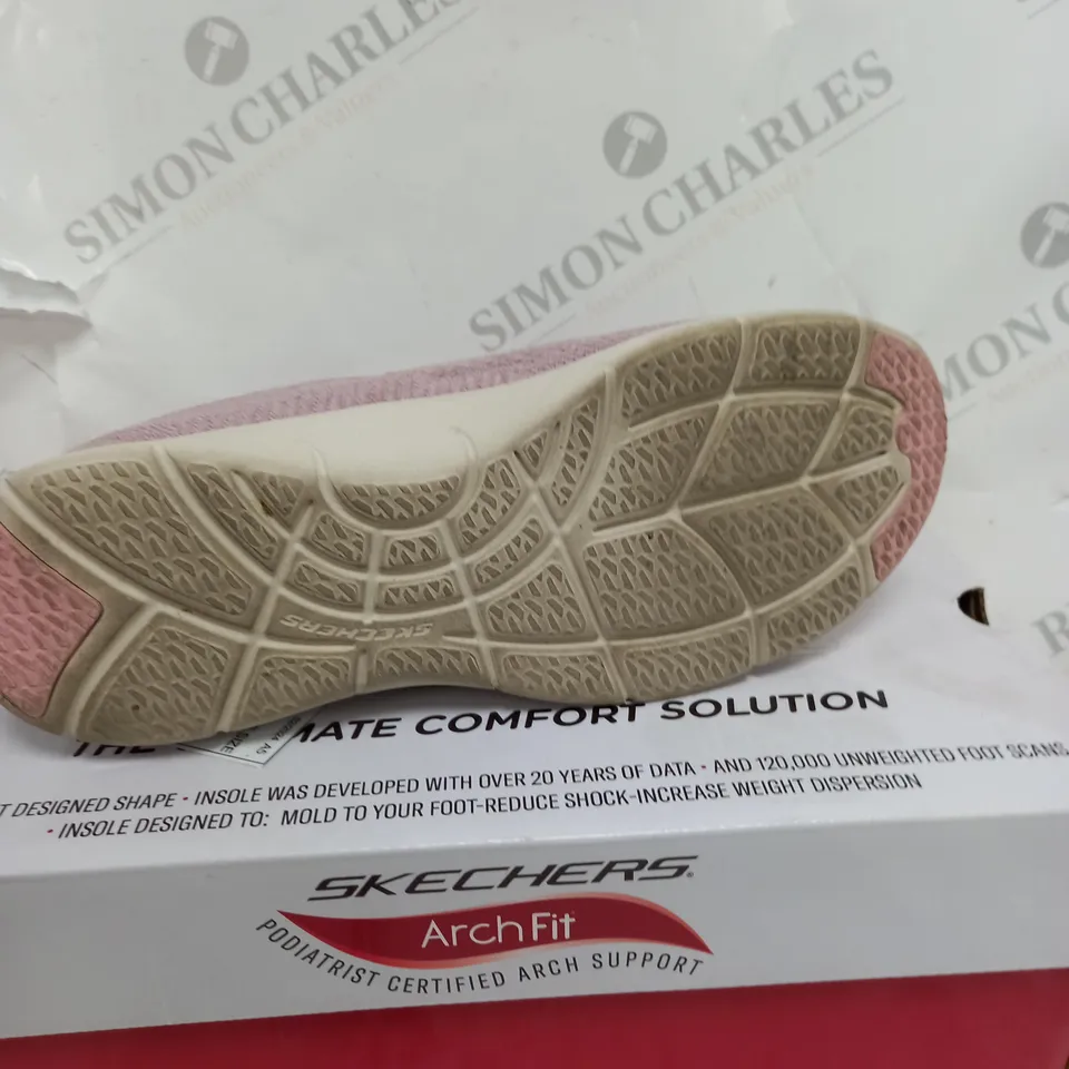 BOXED PAIR OF SKECHERS ARCH FIT MAUVE TRAINERS, UK SIZE 3.5