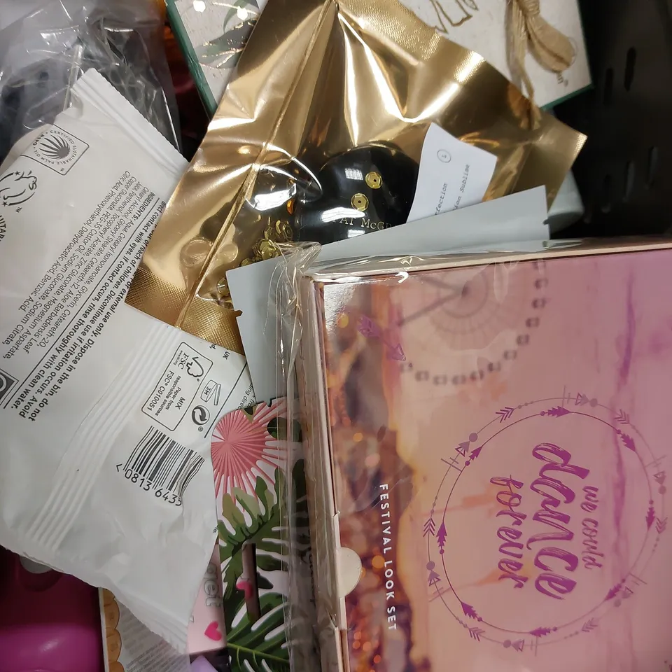 LOT OF APPROX 20 ASSORTED BEAUTY PRODUCTS TO INCLUDE GROWN ALCHEMIST ENZYME FACIAL EXFOLIANT PAPAIN/AMINO COMPLEX, GLOW RECIPE DEW DROPS, BIODERMA ACTIVE SOOTHING CREAM, ETC 