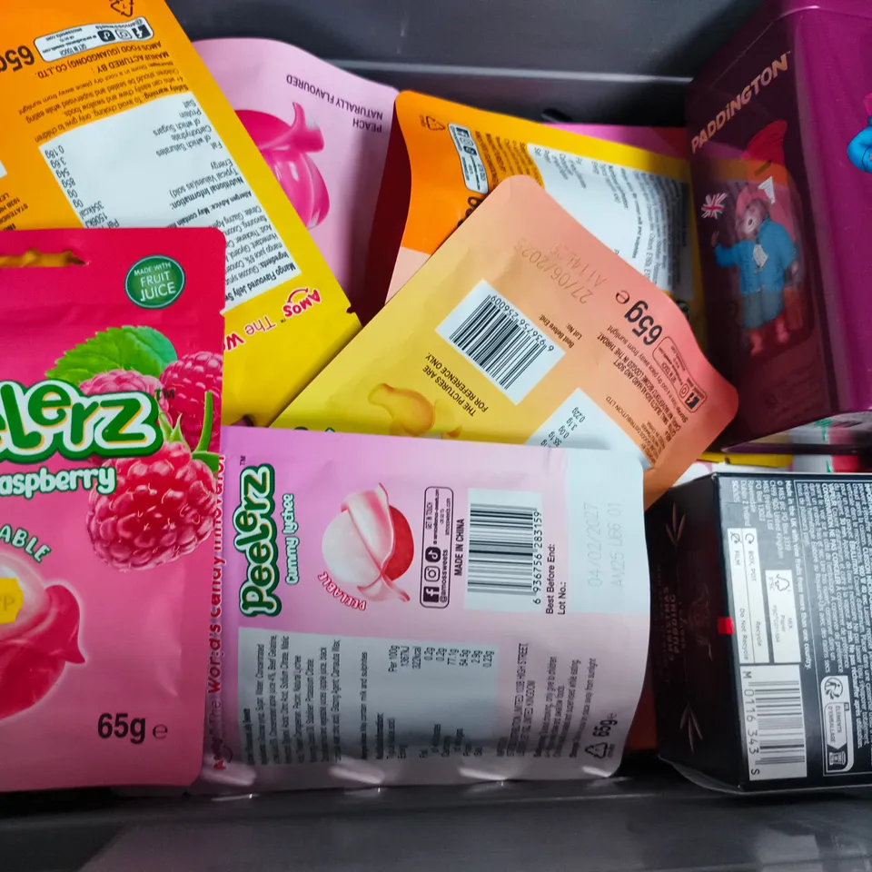 APPROXIMATELY 10 ASSORTED FOOD AND DRINK ITEMS TO INCLUDE PACT COFFEE, PEELERZ, ETC