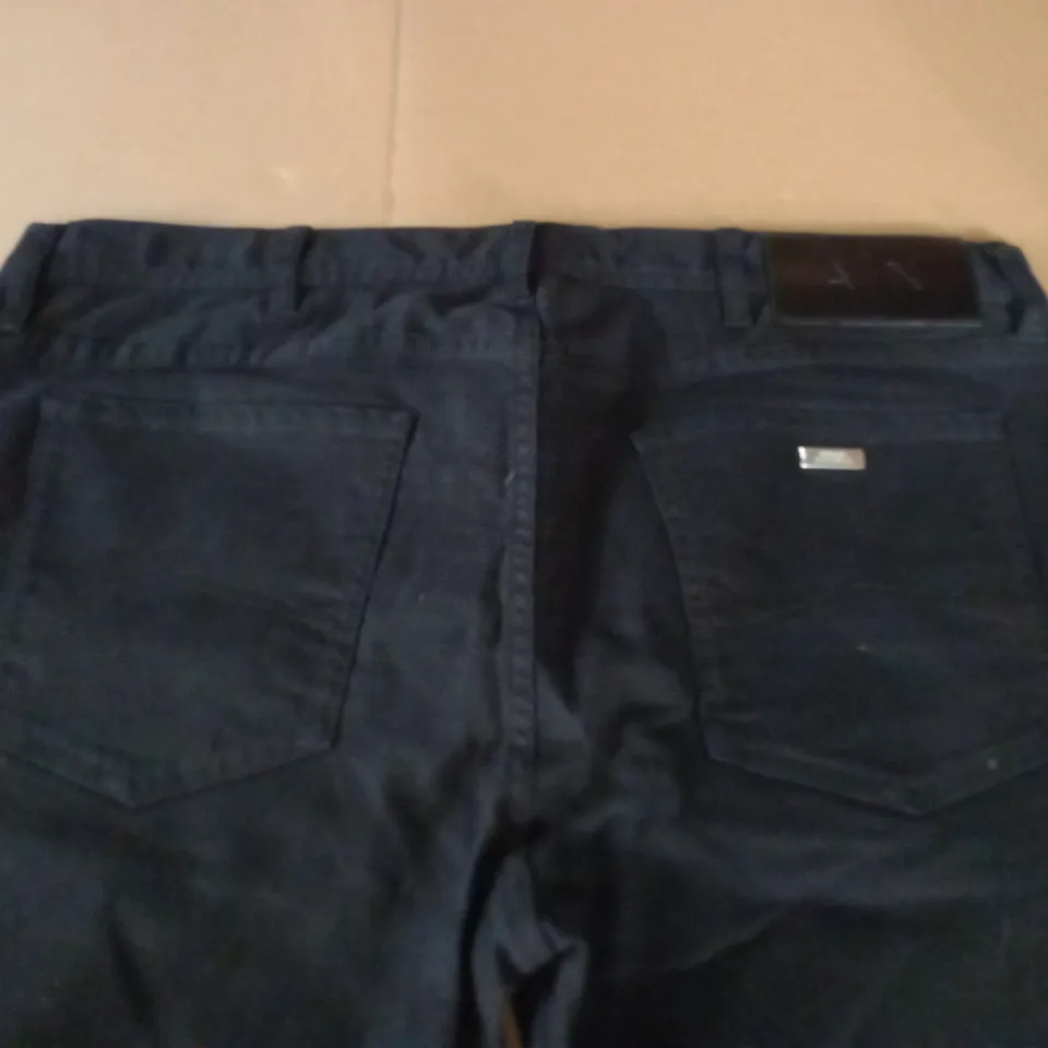 BRAND NEW ARMANI EXCHANGE J16 STRAIGHT JEANS IN BLACK - SIZE 38