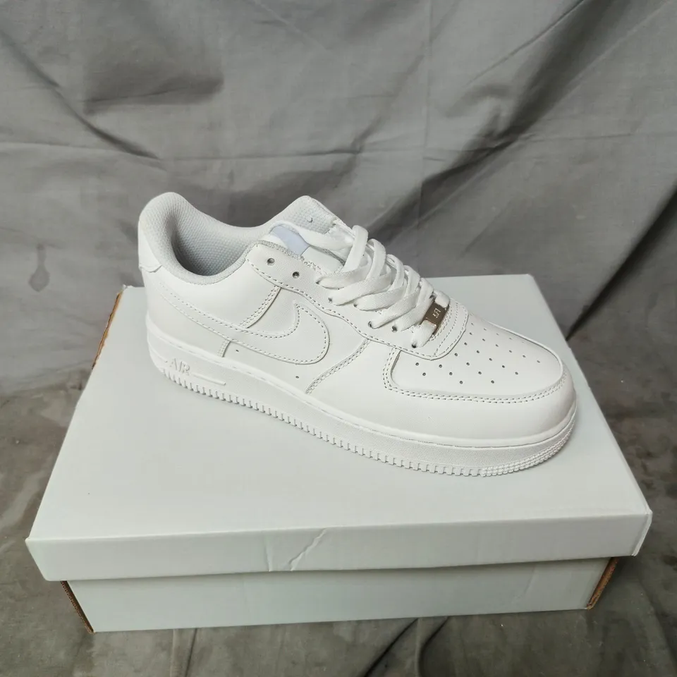 NIKE AIR FORCE 1 LOW WHITE SNEAKERS – BOXED. UK SIZE 7