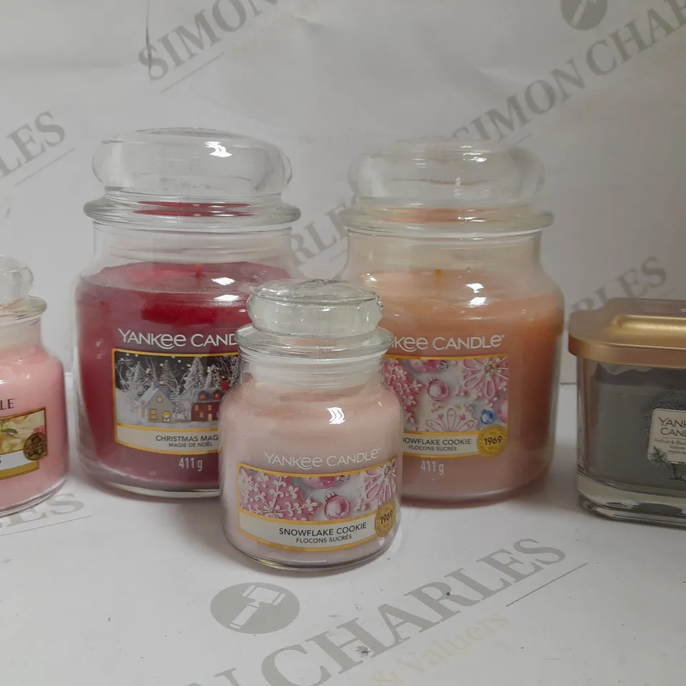 5 YANKEE CANDLES TO INCLUDE SNOWFLAKE COOKIE, CHRISTMAS MAGIC AND FRESH CUT ROSES