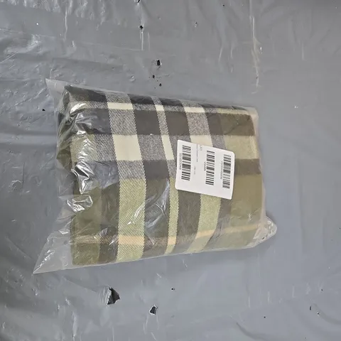CHECKERED SCARF WITH FRINGE – ONE SIZE