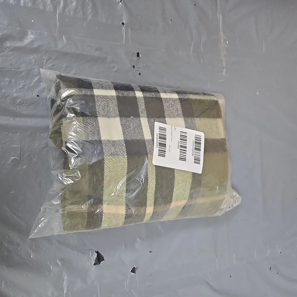 CHECKERED SCARF WITH FRINGE – ONE SIZE