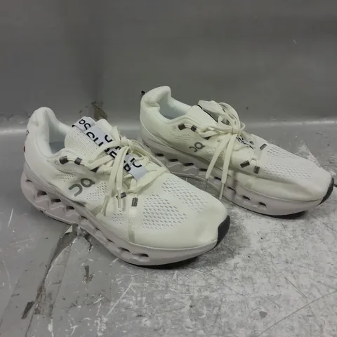 UNBOXED PAIR OF CLOUDSURFER CLOUDTECPHASE OFF WHITE UK 8