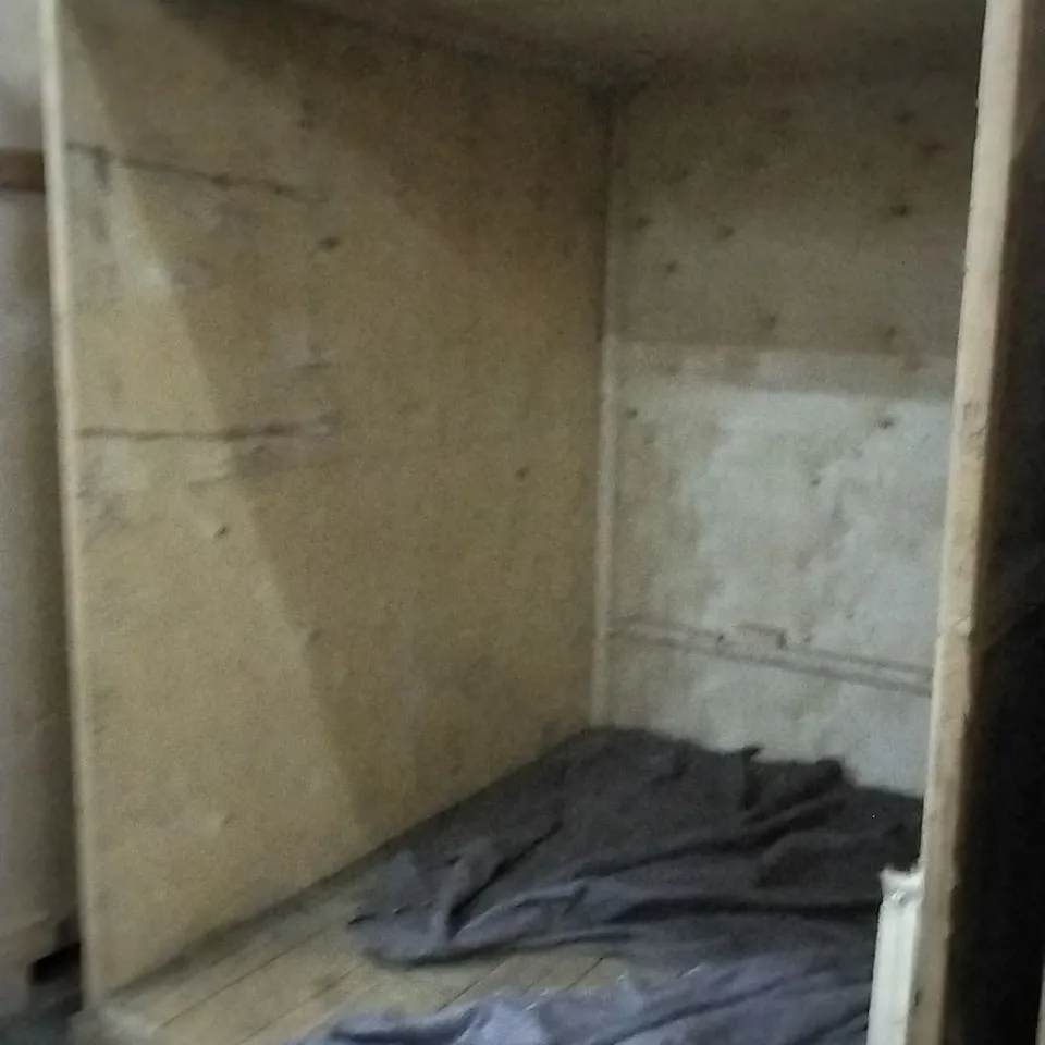 LARGE WOODEN PALLETISED SHIPPING CONTAINER APPROXIMATELY 220 X 180 X 150CM