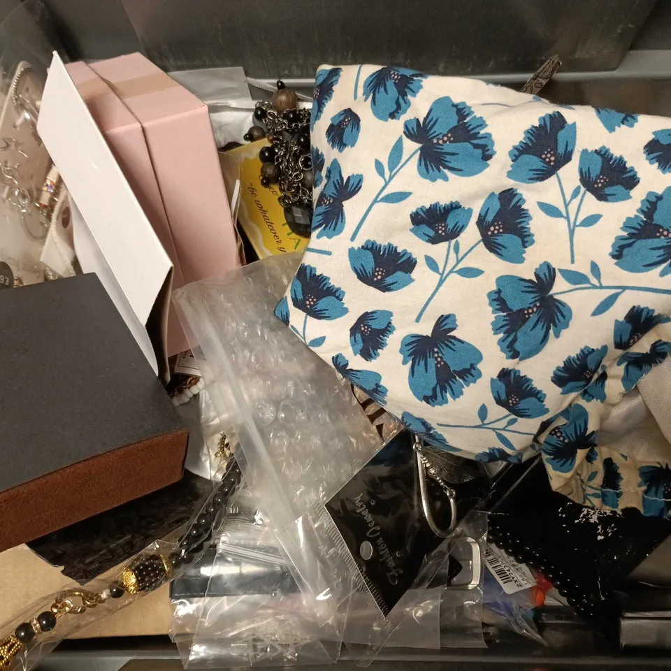 APPROXIMATELY 20 ASSORTED JEWELLERY ITEMS TO INCLUDE BRANDS SUCH AS TIME TO BEST, DIAMOND & CO, KENIY, ETC