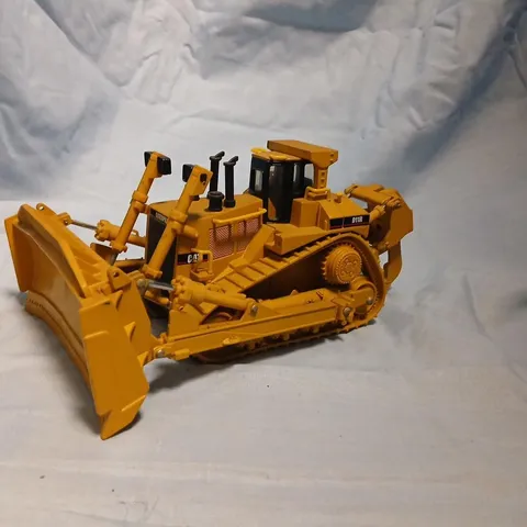 NORSCOTT GROUP CATERPILLAR BULLDOZER TOY – YELLOW PLASTIC MODEL (CAT)