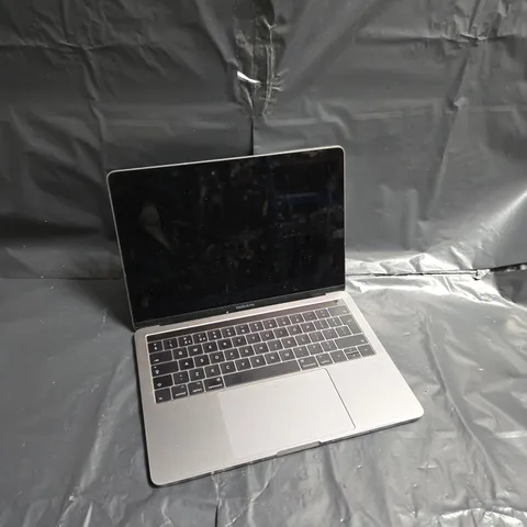 APPLE MACBOOK PRO (A1706)