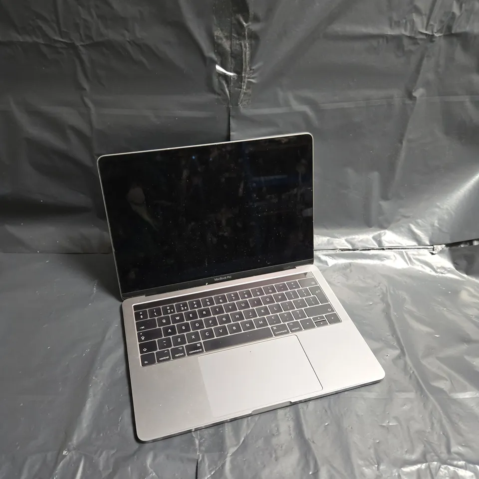 APPLE MACBOOK PRO (A1706)