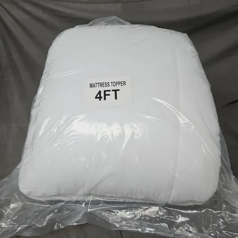 MATTRESS TOPPER IN WHITE 4FT