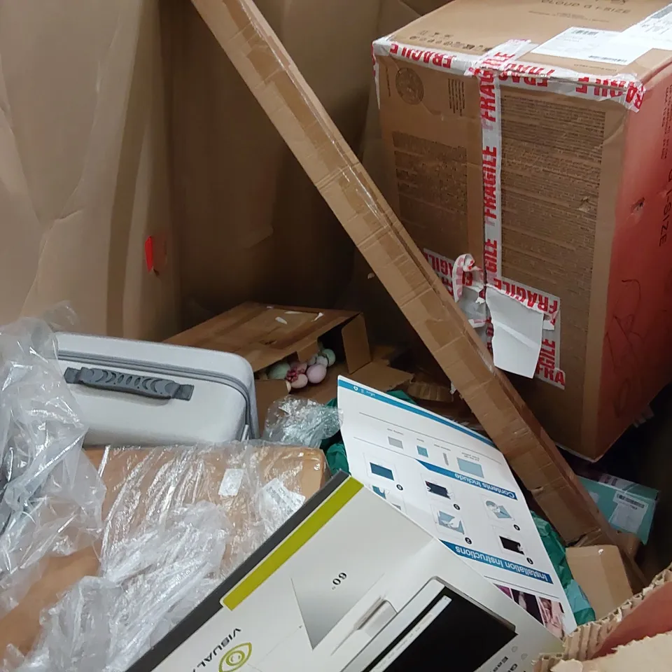 PALLET OF ASSORTED ITEMS INCLUDING: AIR FRYER, DESK, STEP LADDER, DANCE MAT, GARDEN CHAIRS