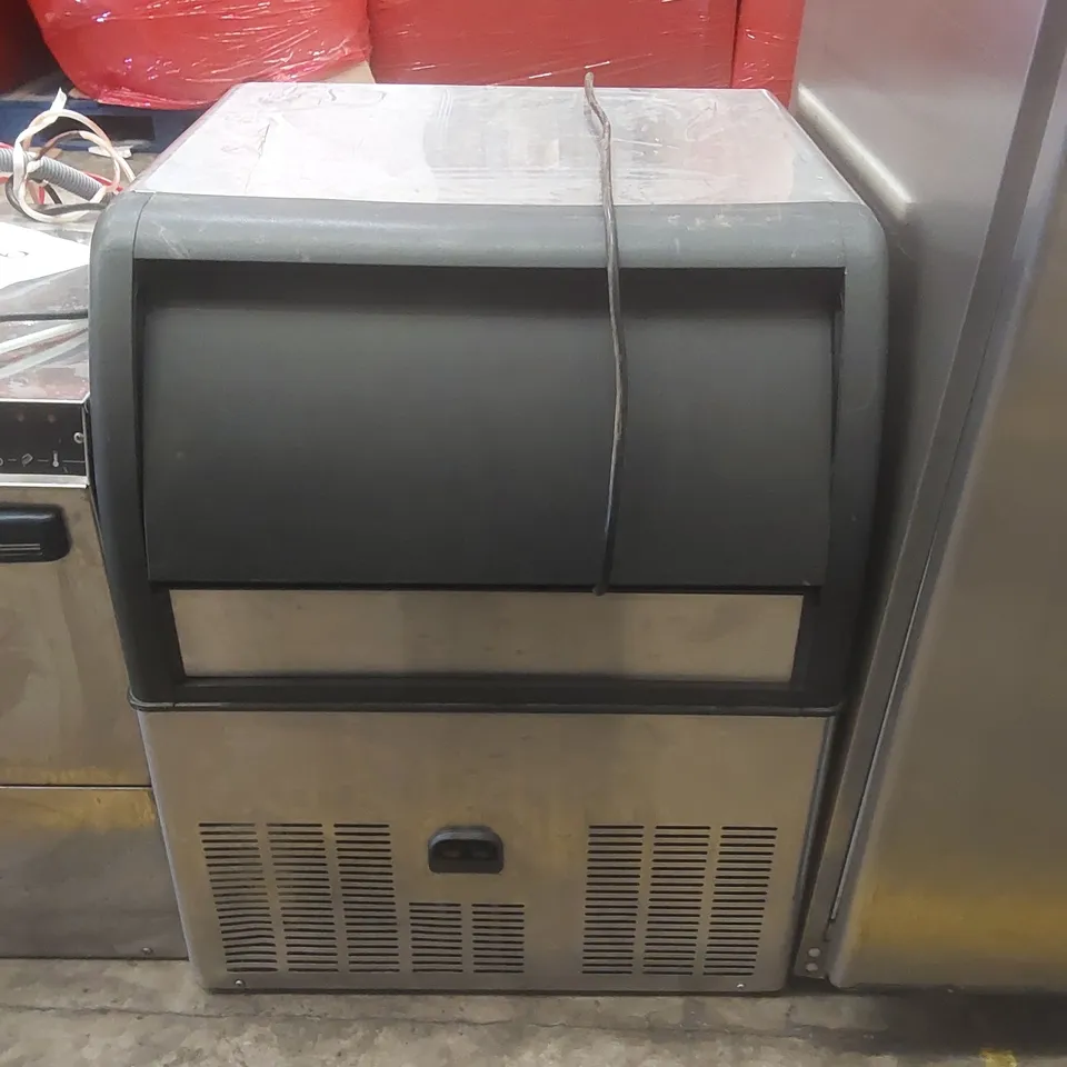 SCOTSMAN NUH100AS COMMERCIAL ICE MAKER