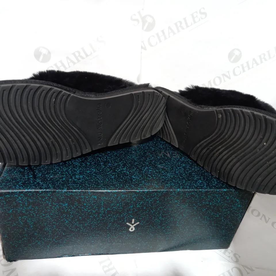 BOXED PAIR OF EMU BLACK SLIPPERS  - SIZE 6