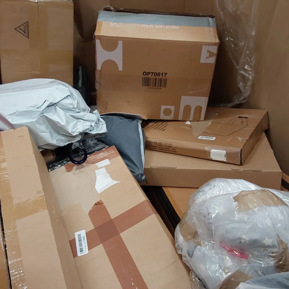 PALLET OF ASSORTED ITEMS INCLUDING: THERMOELECTRIC COOLER & WARMER, HEATING BLANKET, BABY PLAYPEN, TOILET SEAT, PET CRATE