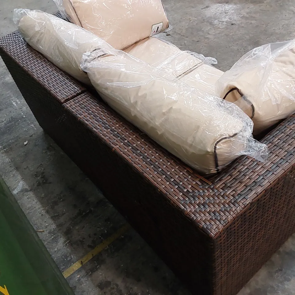 DESIGNER RATTAN 2 SEATER GARDEN/PATIO SOFA IN CHOCOLATE MIX AND COFFEE CREAM COLOUR WITH CUSHIONS