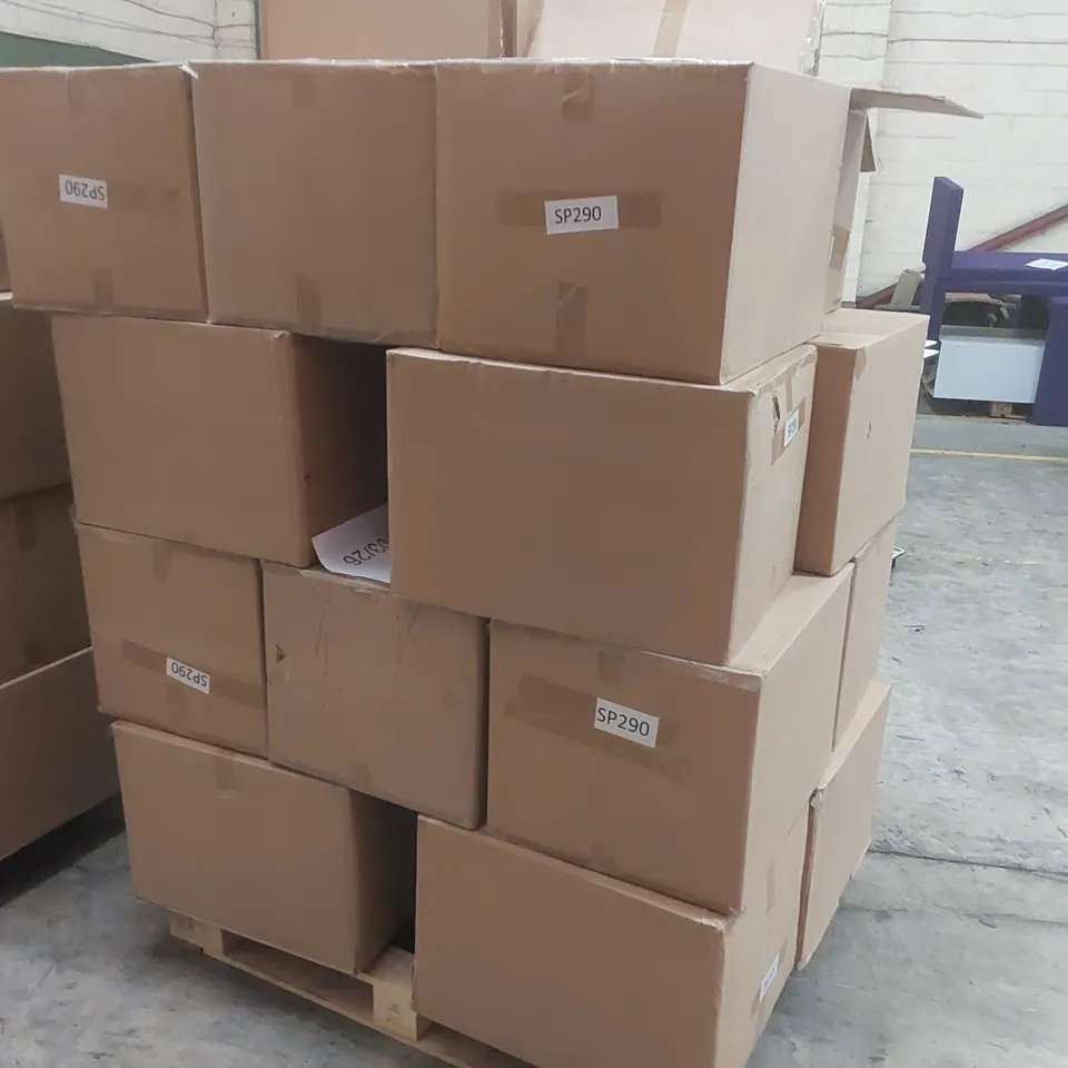 PALLET CONTAINING A VERY LARGE QUANTITY OF MEDICAL FACE MASKS