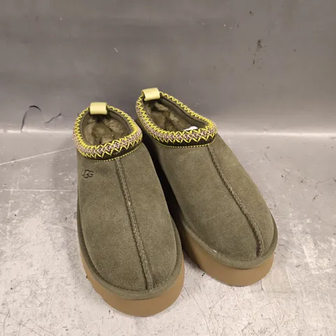 PAIR OF UGG SLIP ONS - 4