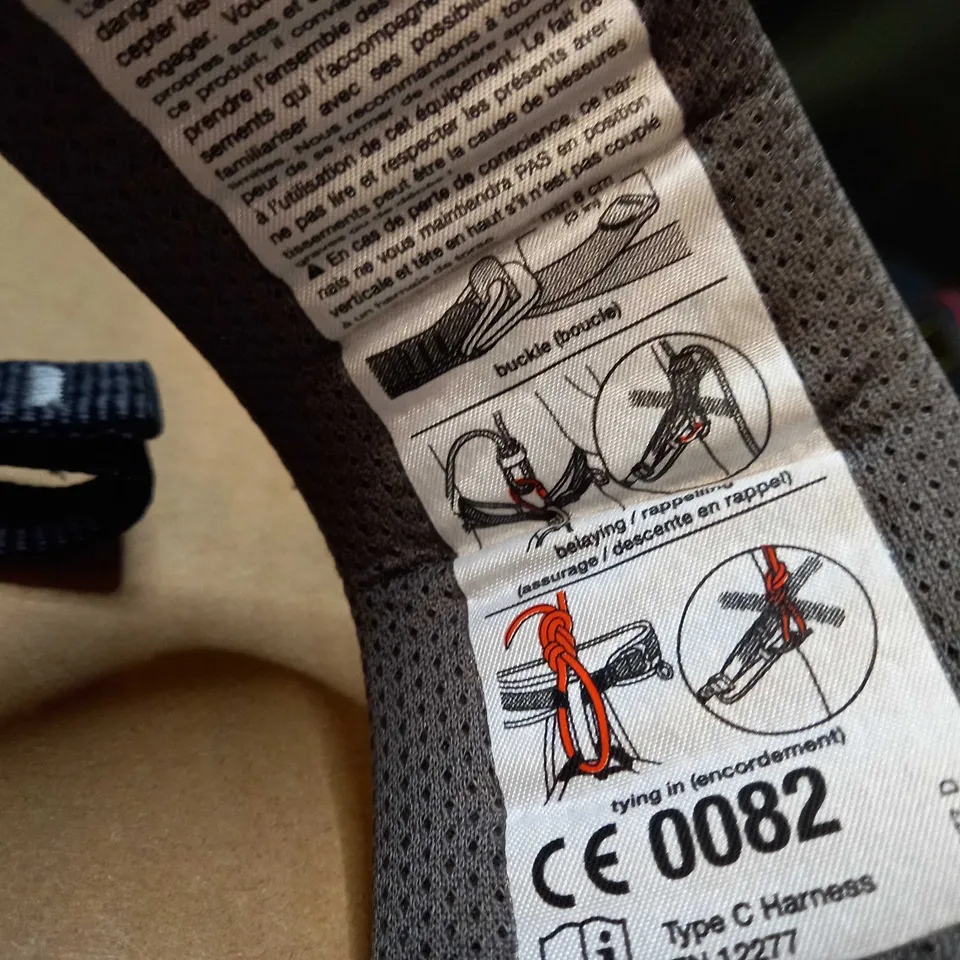 BLACK DIAMOND CLIMBING HARNESS