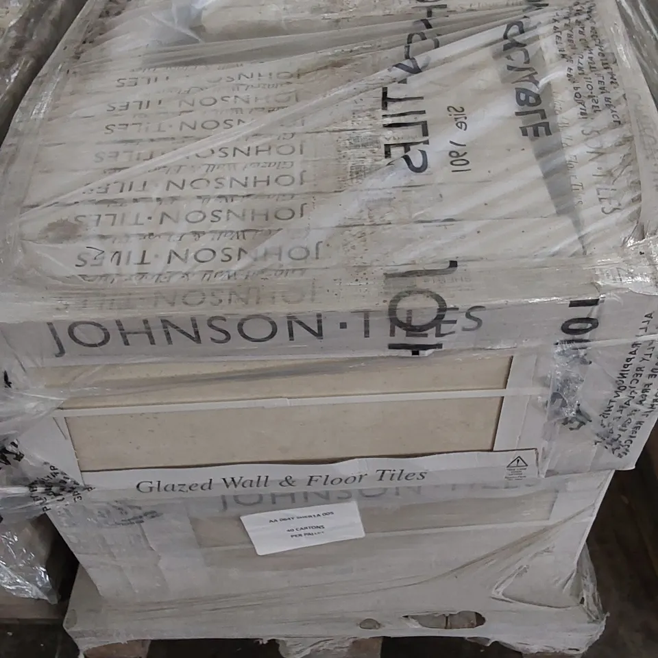 PALLET CONTAINING 40 CARTONS OF JOHNSONS SHERWOOD HAZE TILES - 5 PER PACK / 597X297X10MM