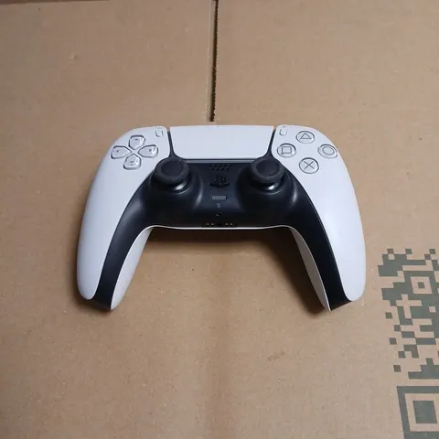 SONY PLAYSTATION 5 DUALSENSE WIRELESS CONTROLLER – WHITE