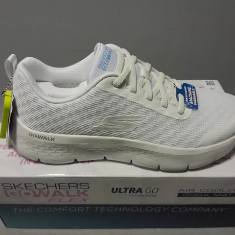 BOXED PAIR OF SKECHERS GO WALK FLEX TRAINERS IN WHITE - UK 5