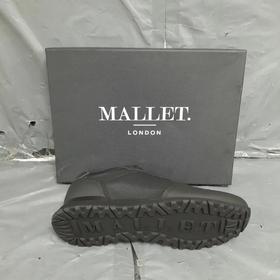 BOXED PAIR OF MALLET. LONDON LOWMAN BALLISTIC S24 BLACK SIZE 11 