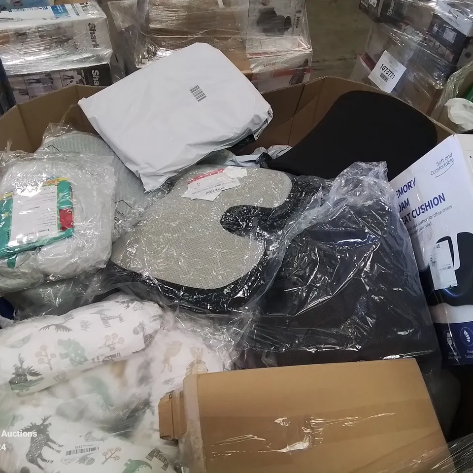 PALLET OF ASSORTED ITEMS TO INCLUDE, SUPPORT PILLOWS, BOOSTER SEATS, MEMORY FOAM CUSHIONS ETC.
