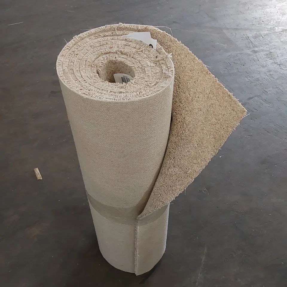 ROLL OF QUALITY DIMENSION BERBER CLEVELAND WAY CARPET // SIZE: 0.7m X UNSPECIFIED 