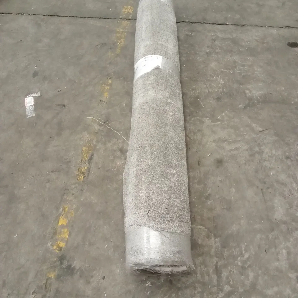 ROLL OF QUALITY OMAHA MIST CARPET // APPROX SIZE; 1.9 x 4m