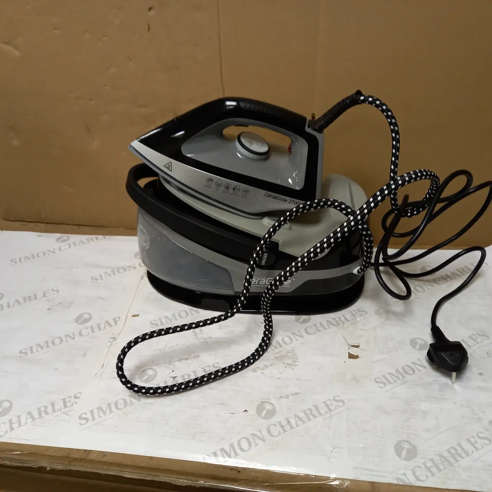 TOWER CERAGLIDE 2700W STEAM GENERATOR IRON