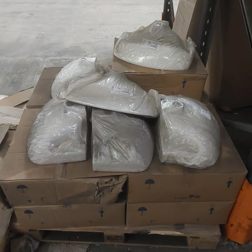 PALLET CONTAINING A LARGE QUANTITY OF BRAND NEW LECICO SINKS