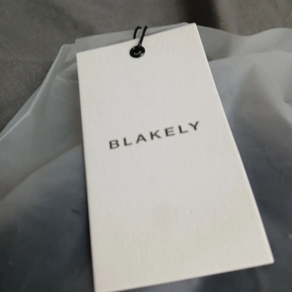 BLAKELY WOMEN'S BLACK SHORTS – SIZE M