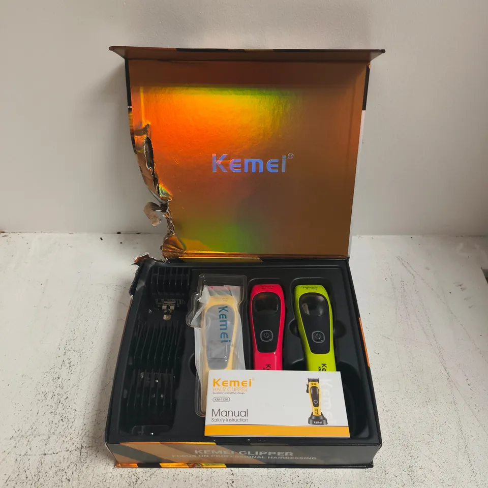 KEMEI KM-1920 HAIR CLIPPER SET – BOXED WITH THREE COLOUR HANDLES
