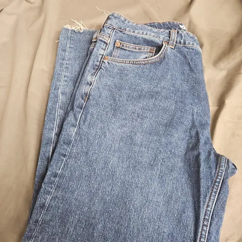 ZARA JEANS – BLUE DENIM WITH FRAYED HEM SIZE EU 42