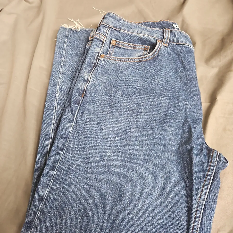 ZARA JEANS – BLUE DENIM WITH FRAYED HEM SIZE EU 42