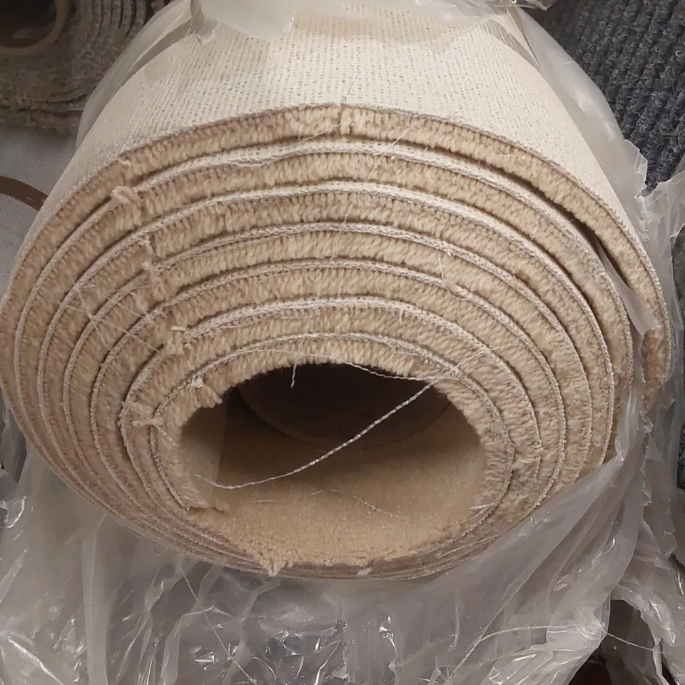 ROLL OF QUALITY ROYAL VELVET BEAUMONT CARPET - APPROXIMATELY 4.4 x 5m