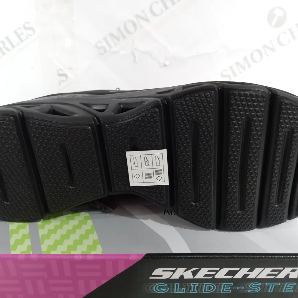BOXED PAIR OF SKETCHERS GLIDE STEP WOMENS TRAINERS IN BLACK - UK 6