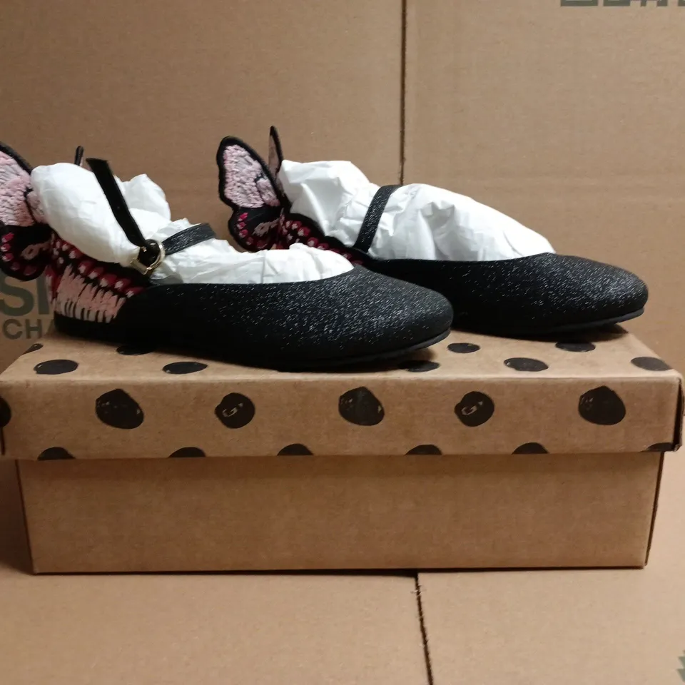 BOXED PAIR OF SOPHIA WEBSTER KID'S CHIARA FLATS IN BLACK/ROSE W. BUTTERFLY DETAIL SIZE EU 32