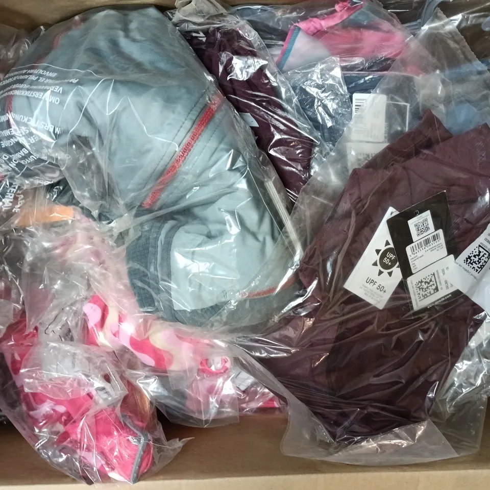 APPROXIMATELY 36 BRAND NEW REGATTA/DARE2B KIDS CLOTHING ITEMS IN VARIOUS SIZES, STYLES & COLOURS TO INCLUDE EMERGENT IV C/S JACKET, REPRISE II TROUSERS, CONSIST II COREST, ETC