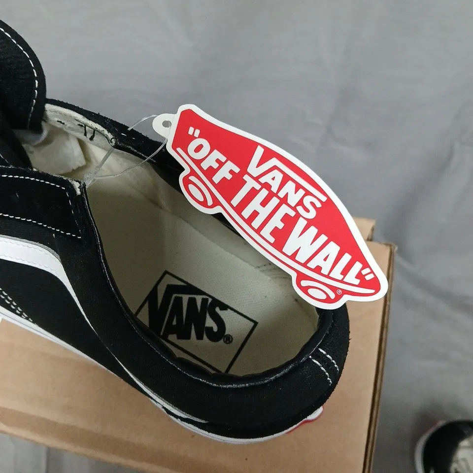 Vans Unisex Old Skool Trainers – Black/White, UK 6