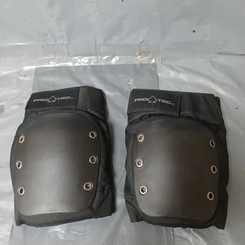 PRO TEC PROTECTIVE KNEE PADS - BLACK - SIZE MEDIUM